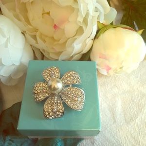 Premier Design Prissy Jewelry Pin